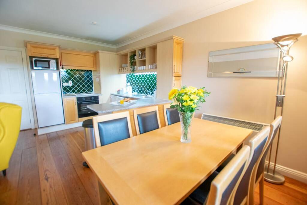 310 - The Carrowbeg At The Harbour Mills By Shortstays Westport Exterior photo